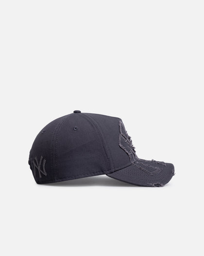 New Era New York Yankees 'Applique Distressed' 9FORTY A-Frame Snapback Dark Grey