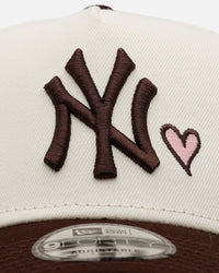 New Era New York Yankees 'Pink Satin Pink Hearts Walnut' 9FORTY A-Frame Snapback Chrome/Walnut