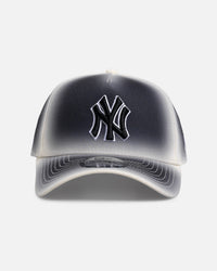 New Era New York Yankees 'Gradient Edge Reverse' 9FORTY A-Frame Snapback Black/White