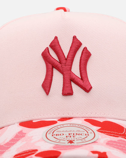 Mitchell & Ness New York Yankees 'Pink Camo' Pro Pinch Snapback Pink