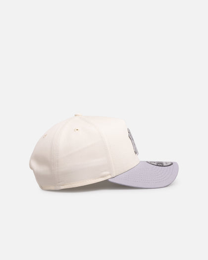 New Era New York Yankees 'Chrome Grey' 9FORTY A-Frame Snapback White/Silver