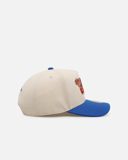 Mitchell & Ness New York Knicks 'Love' Pro Pinch Snapback OTC