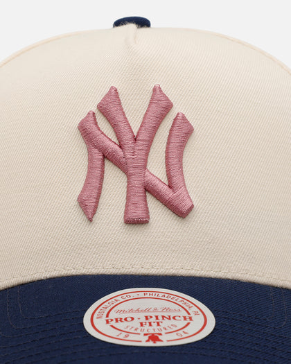 Mitchell & Ness New York Yankees 'Pink Team Logo' Pro Pinch Snapback Off White