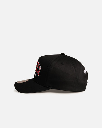 Mitchell & Ness Chicago Bulls 'Black Letter' Pro Pinch Snapback Black