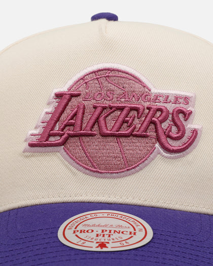 Mitchell & Ness Los Angeles Lakers 'Pink Team Logo' Pro Pinch Snapback Off White