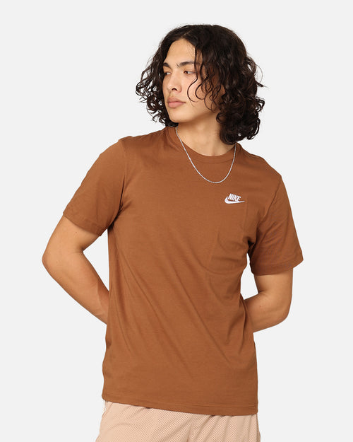 Nike Sportswear Club T-Shirt Light British Tan