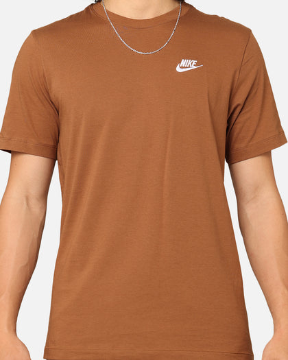 Nike Sportswear Club T-Shirt Light British Tan