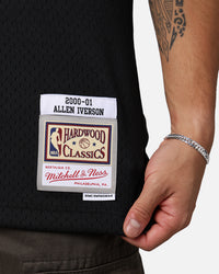 Mitchell & Ness Philadelphia 76ers Allen Iverson '00-01 Swingman Jersey Black/Gold