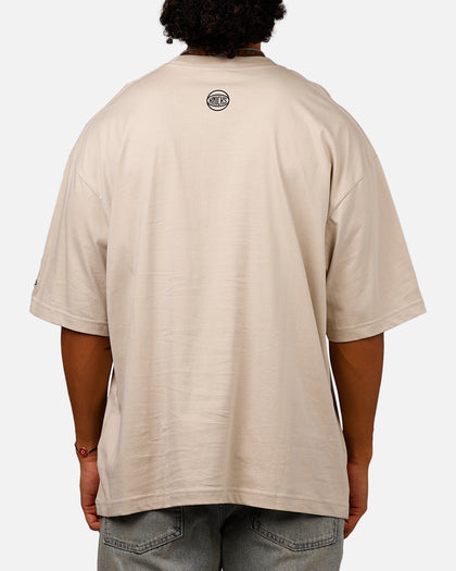 New Era X Bristol Studio New York Knicks 'Teams Edition' T-Shirt Stone