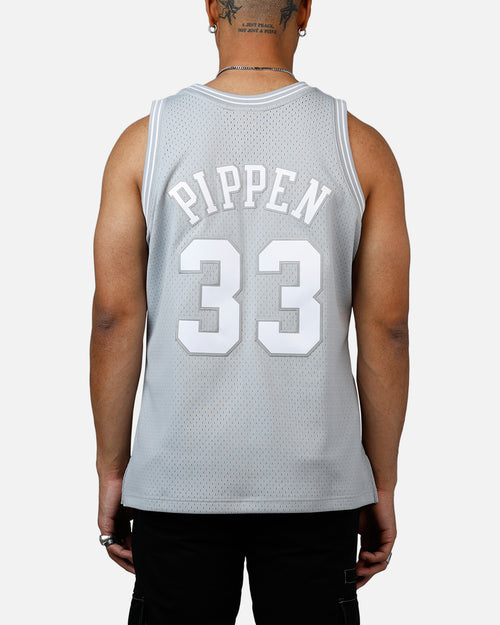 Mitchell & Ness Chicago Bulls Scottie Pippen 1997-1998 Swingman Jersey Grey