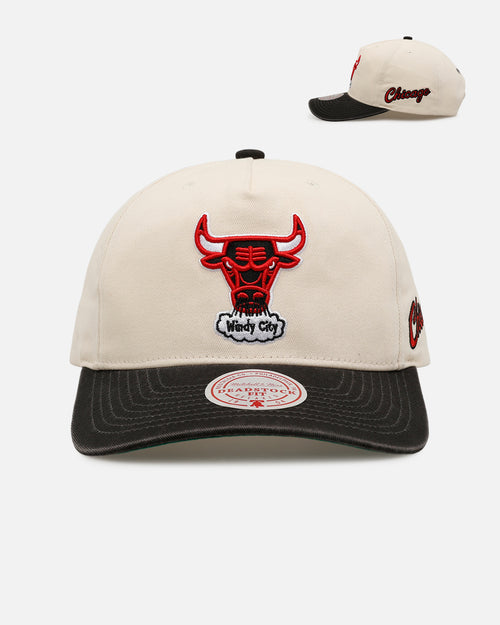 Mitchell & Ness Chicago Bulls 'Washed Cotton' Deadstock Snapback Off White