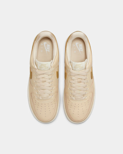 Nike Women's Air Force 1 '07 Ess Trnd "Gold Swoosh" Sanddrift/Metallic