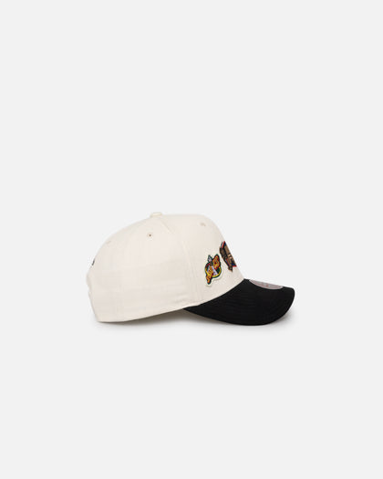 Mitchell & Ness NBA Finals Seattle Supersonics and Chicago Bulls Pro Crown Snapback White Cream/Black