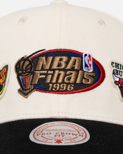 Mitchell & Ness NBA Finals Seattle Supersonics and Chicago Bulls Pro Crown Snapback White Cream/Black
