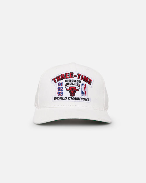 Mitchell & Ness Chicago Bulls 3 Time OG Corduroy Snapback White