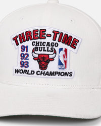 Mitchell & Ness Chicago Bulls 3 Time OG Corduroy Snapback White