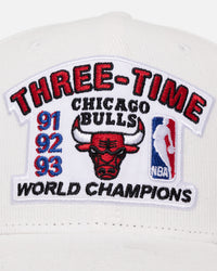 Mitchell & Ness Chicago Bulls 3 Time OG Corduroy Snapback White
