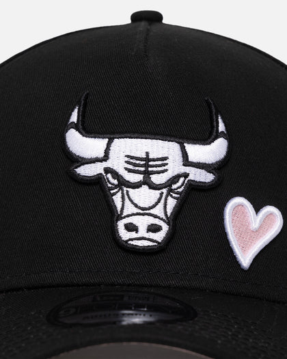 New Era Chicago Bulls 'Pink Satin Hearts' 9FORTY A-Frame Snapback Black/White