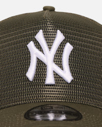 New Era New York Yankees 'Polychromatic Mesh' 9FORTY A-Frame Snapback New Olive
