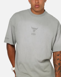 Mitchell & Ness Chicago Bulls Big Oversized Logo T-Shirt Neutral Grey