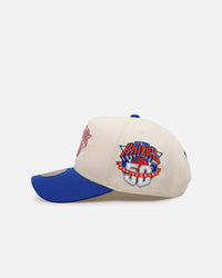 Mitchell & Ness New York Knicks 'Pink Team Logo' Pro Pinch Snapback Off White