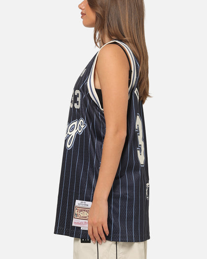 Mitchell & Ness Chicago Bulls Scottie Pippen #33 Playoff Energy Swingman Jersey Navy