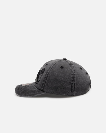 Mitchell & Ness New York Knicks 'Destroyed' Dad Fit Strapback Washed Black