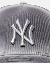 New Era New York Yankees 'Gradient Trucker' 9FORTY A-Frame Trucker Snapback Grey