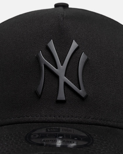 New Era New York Yankees "Black Metal Badge" 9Forty A-Frame Snapback Black