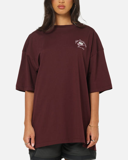 Nike Women's Sportswear Country Club Graphic Oversized T-Shirt Burgundy