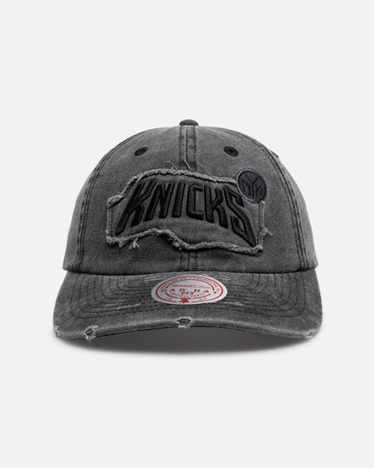 Mitchell & Ness New York Knicks 'Destroyed' Dad Fit Strapback Washed Black