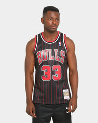 Mitchell & Ness Chicago Bulls Scottie Pippen '95-'96 #33 Swingman Jersey Black