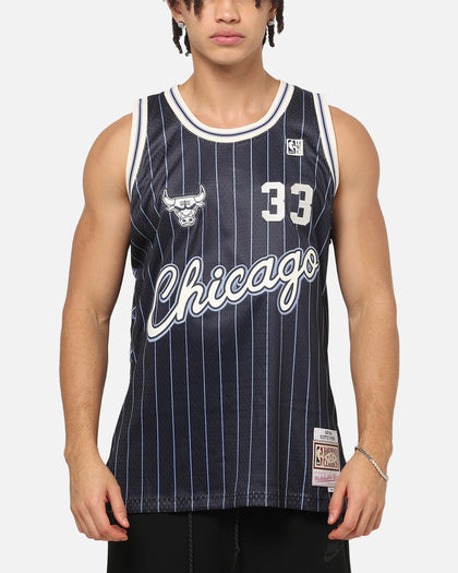 Mitchell & Ness Chicago Bulls Scottie Pippen #33 Playoff Energy Swingman Jersey Navy