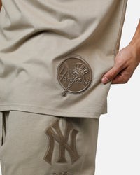Pro Standard New York Yankees Wingspan T-Shirt Taupe