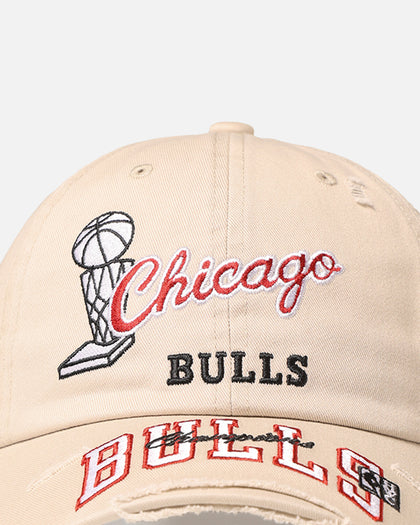 Mitchell & Ness Chicago Bulls 'Big Time' Dad Fit Strapback Bone