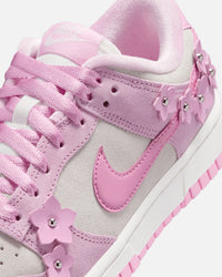 Nike Women's Dunk Low SE Pink