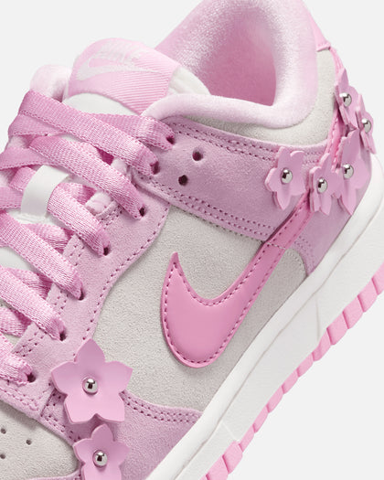 Nike Women's Dunk Low SE Pink