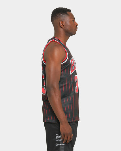 Mitchell & Ness Chicago Bulls Scottie Pippen '95-'96 #33 Swingman Jersey Black