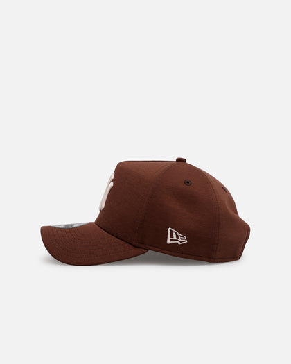 New Era New York Yankees 'Cozy 2.0' 9FORTY A-Frame Strapback Brown