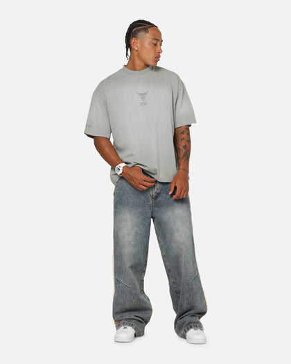 Mitchell & Ness Chicago Bulls Big Oversized Logo T-Shirt Neutral Grey