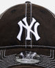 New Era New York Yankees "Stencil Distress" 9Twenty Strapback Black