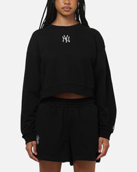 New Era Women's New York Yankees Crop Crewneck Black