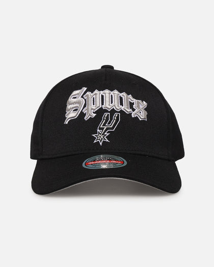 Mitchell & Ness San Antonio Spurs 'Old English Classic' MVP Snapback Black