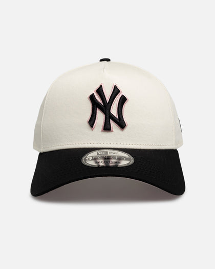 New Era New York Yankees "Chrome Black Pink" 9Forty A-Frame Snapback White