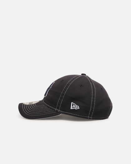 New Era New York Yankees 'Contrast Stitch' 9TWENTY Strapback Official Team Colour