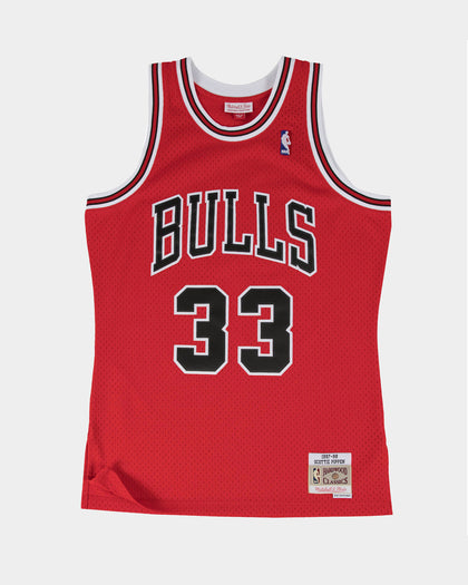 Mitchell & Ness Chicago Bulls Scottie Pippen '97-'98 #33 Swingman Jersey Red