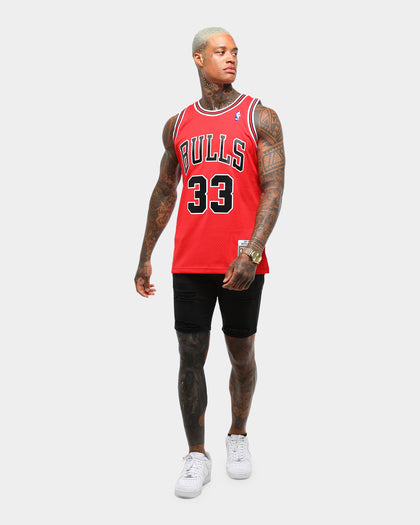 Mitchell & Ness Chicago Bulls Scottie Pippen '97-'98 #33 Swingman Jersey Red