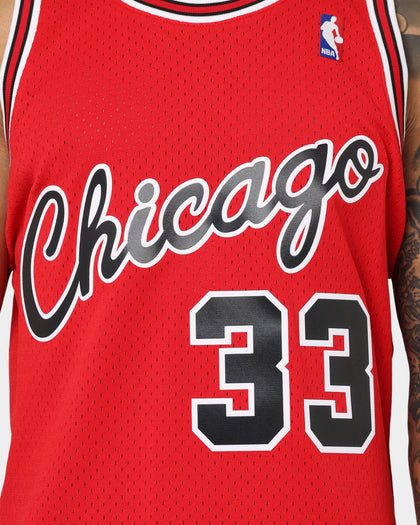 Mitchell & Ness Chicago Bulls Scott Pippen #33 '03-'04 Home Swingman Jersey Red