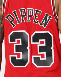 Mitchell & Ness Chicago Bulls Scott Pippen #33 '03-'04 Home Swingman Jersey Red