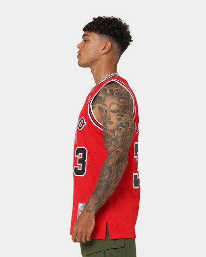 Mitchell & Ness Chicago Bulls Scott Pippen #33 '03-'04 Home Swingman Jersey Red
